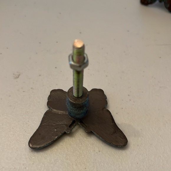 Butterfly drawer knobs 4 like new - Picture 3 of 5